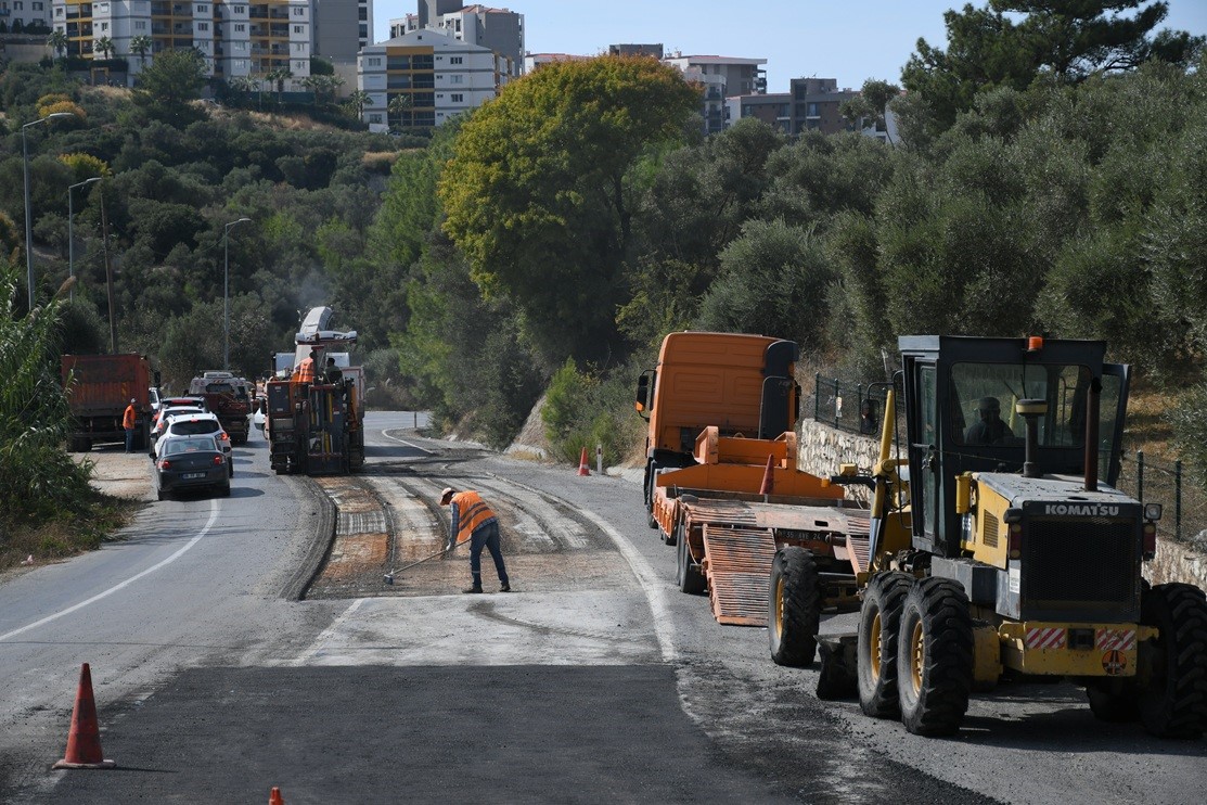 KUŞADASI AYDIN YOLUNDA DEFORME OLAN BÖLÜMLER YENİLENDİ