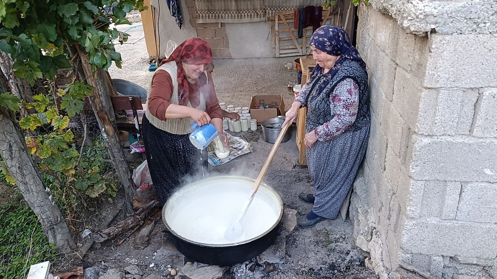 KURUTMA TARHANANIN YERİNİ ALAN ŞİŞE TARHANALAR, KADINLARI İŞ YÜKÜ VE ZAMAN KAYBINDAN KURTARIYOR