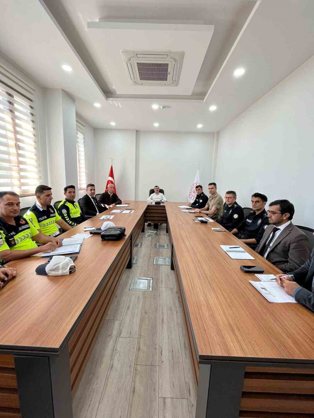 DİCLE’DE OKUL GÜVENLİĞİ TOPLANTISI YAPILDI