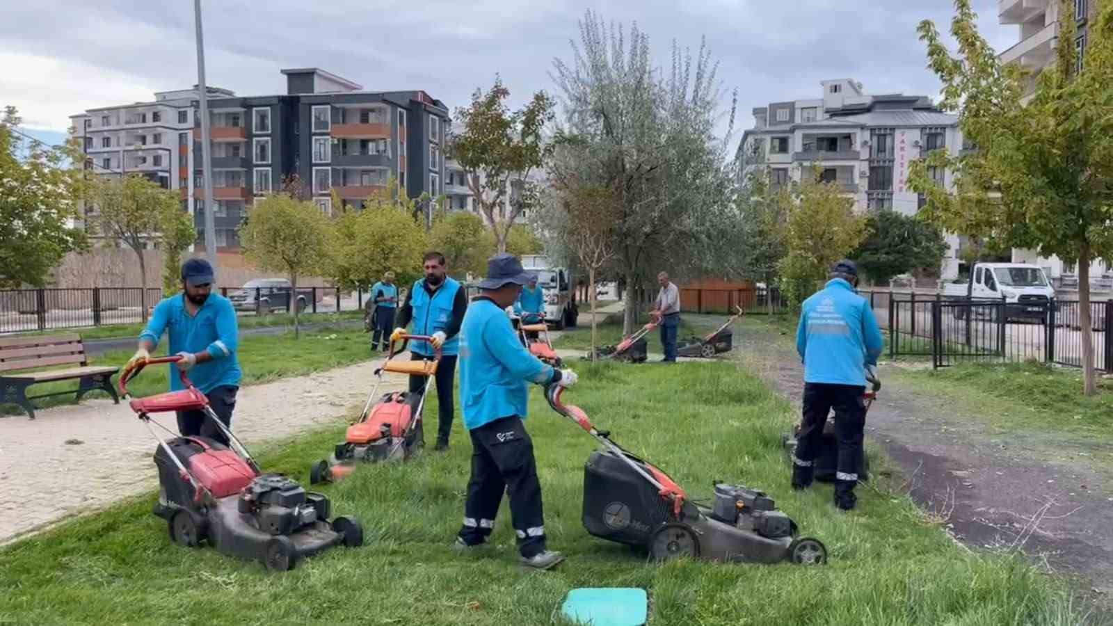 ADIYAMAN’DA PARKLARDA SONBAHAR BAKIMI SÜRÜYOR