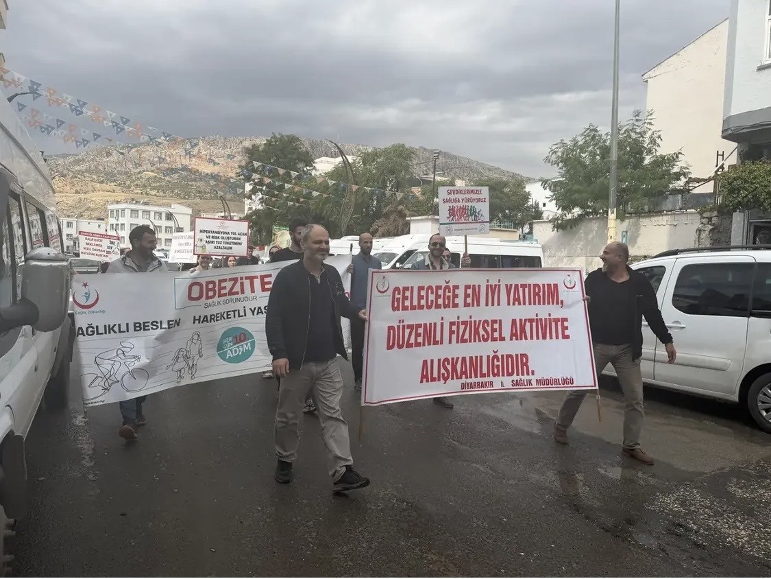 OBEZİTEYE DİKKAT ÇEKMEK İÇİN YÜRÜDÜLER