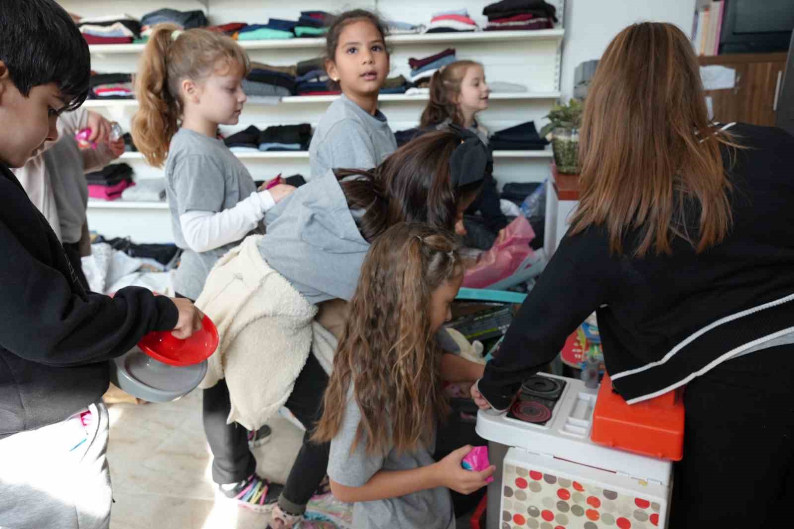 BAŞİSKELE’DE İLKOKUL ÖĞRENCİLERİNDEN HAYIR ÇARŞISI’NA BAĞIŞ
