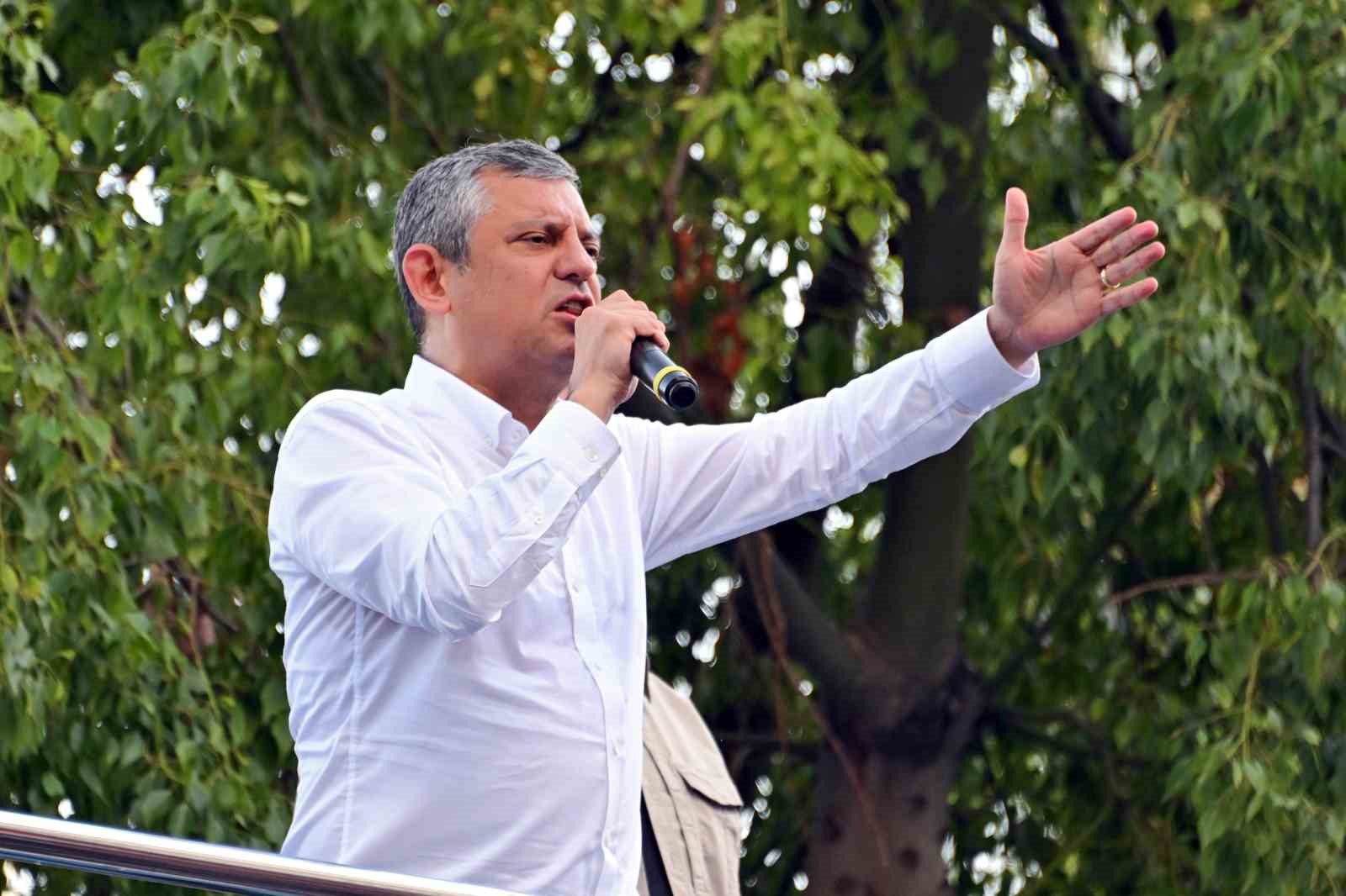 ÖZGÜR ÖZEL’DEN MERSİN’DE BUTLAN TEPKİSİ: "VAHAP SEÇER BİZİM YOL ARKADAŞIMIZDIR"