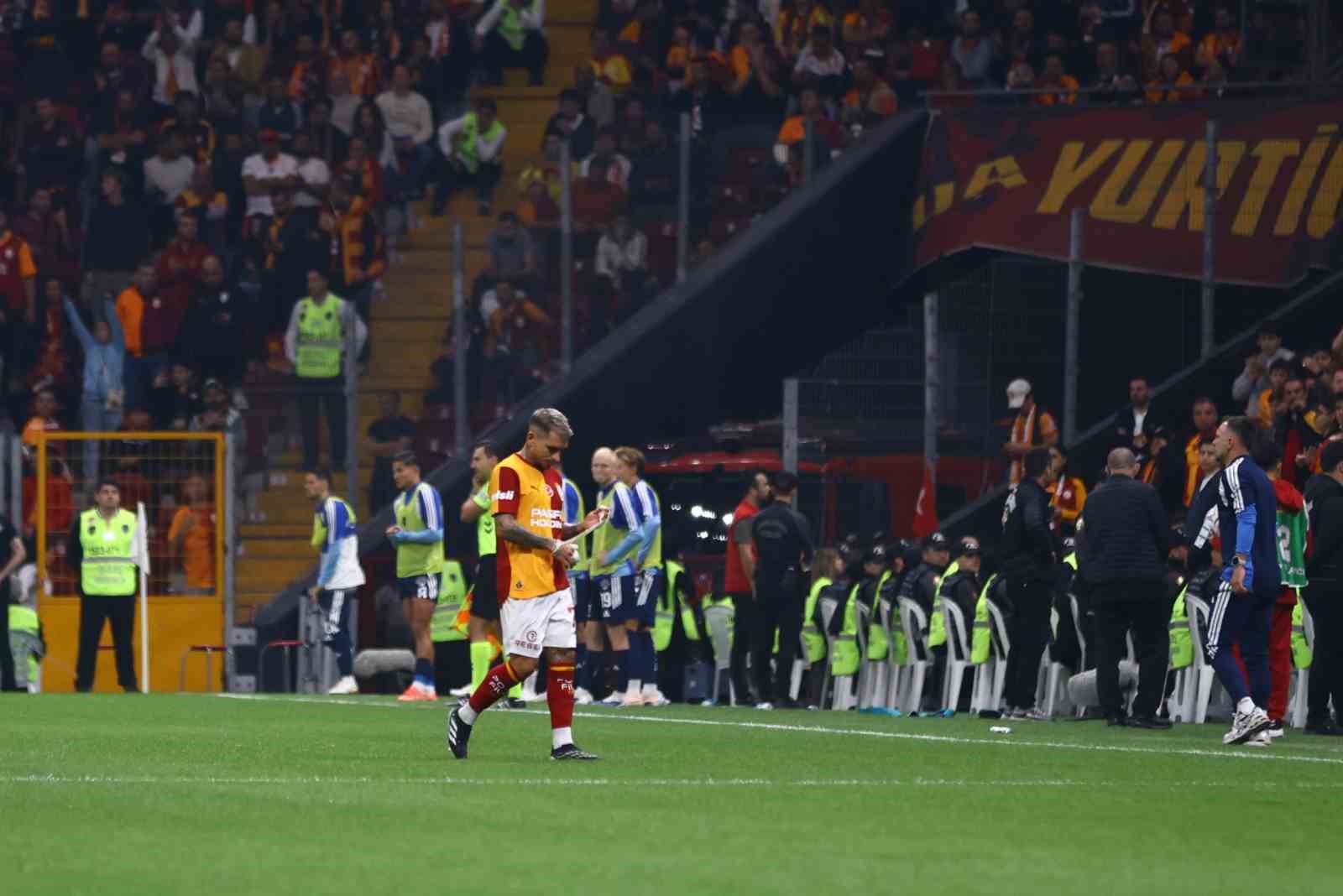 GALATASARAY’DA LUCAS TORREİRA KIRMIZI KART GÖRDÜ
