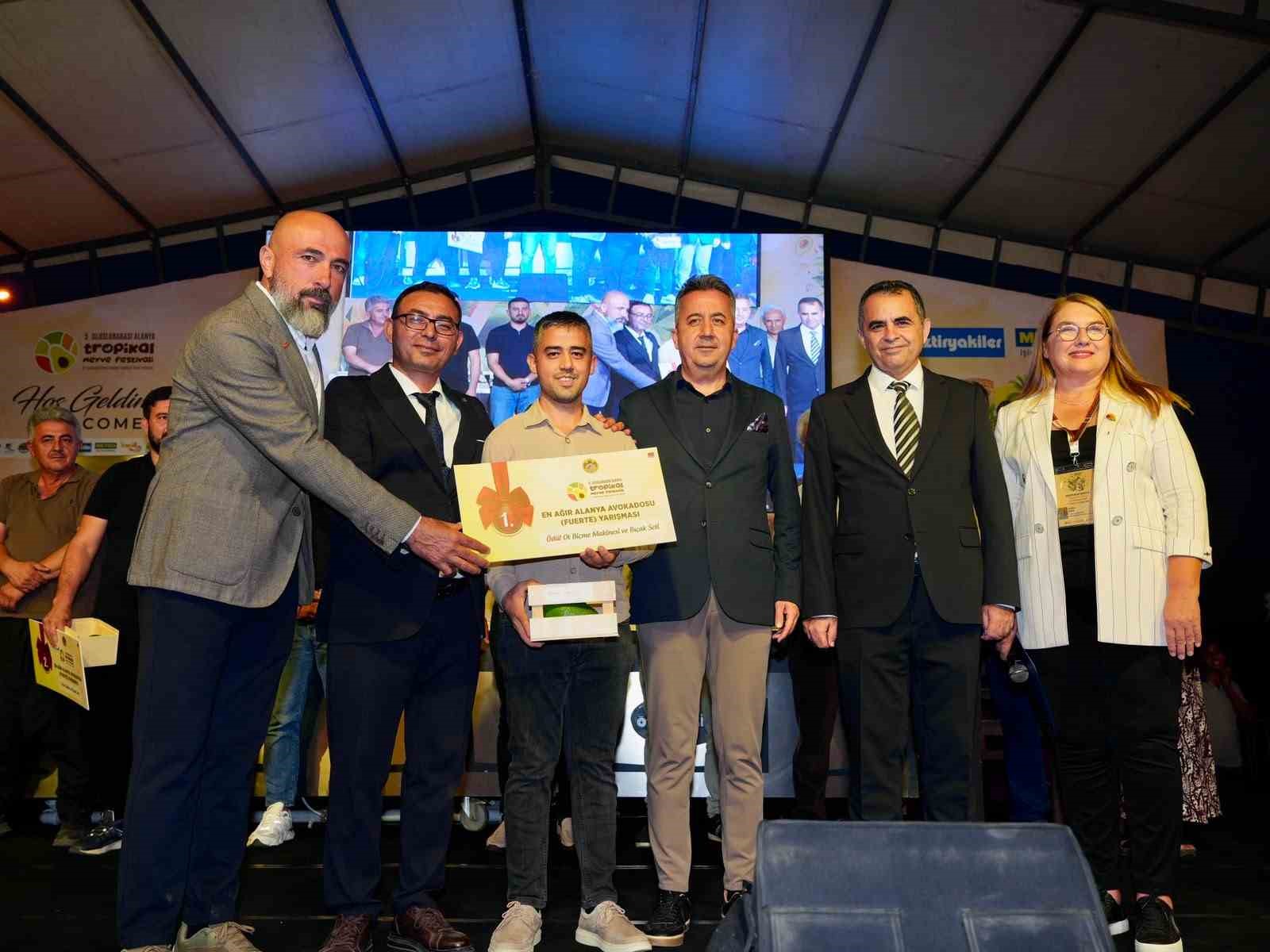 "EN AĞIR ALANYA AVOKADOSU’ YARIŞMASINDA 679 GRAMLA BİRİNCİ OLDU