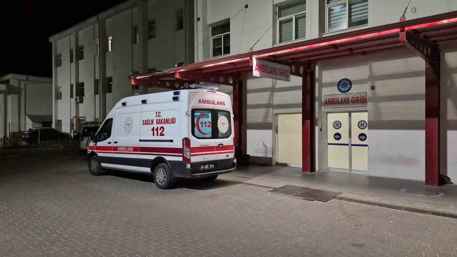 ESKİŞEHİR’DE OTOMOBİLLE ÇARPIŞAN MOTOSİKLETİN YOLCUSU AĞIR YARALANDI