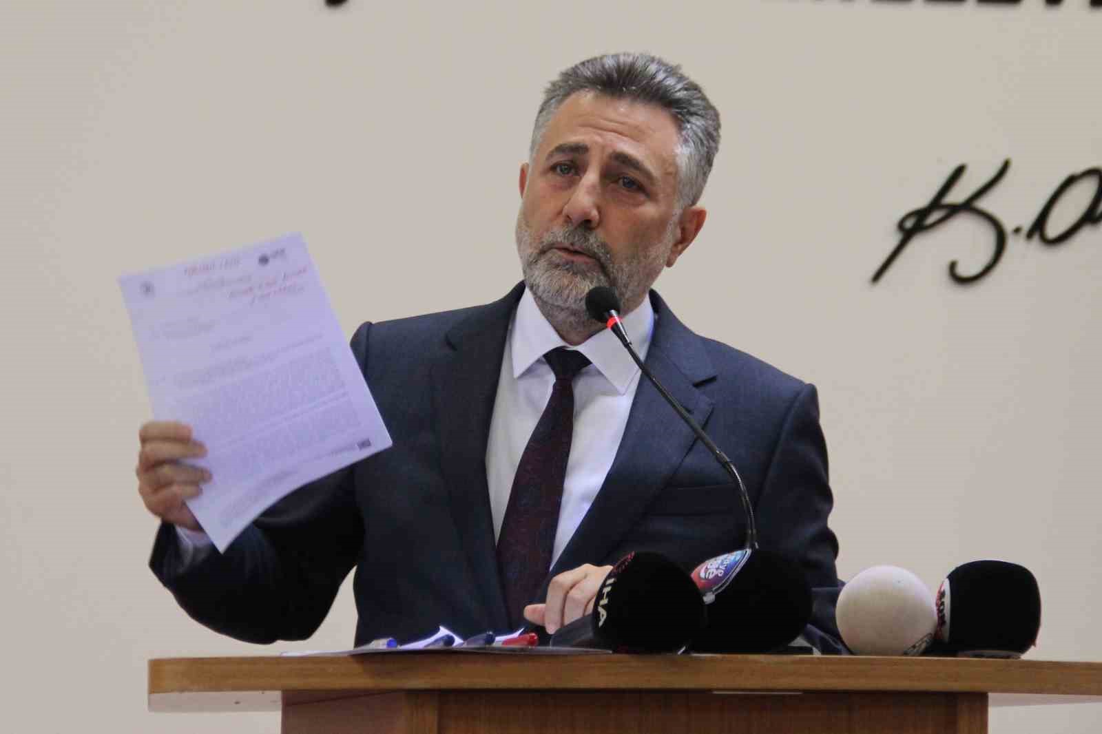 BAYRAKLI BELEDİYESİ OPERASYONUNDA KARAR: ESKİ BAŞKAN SANDAL VE OĞLU DAHİL 15 KİŞİ TUTUKLANDI