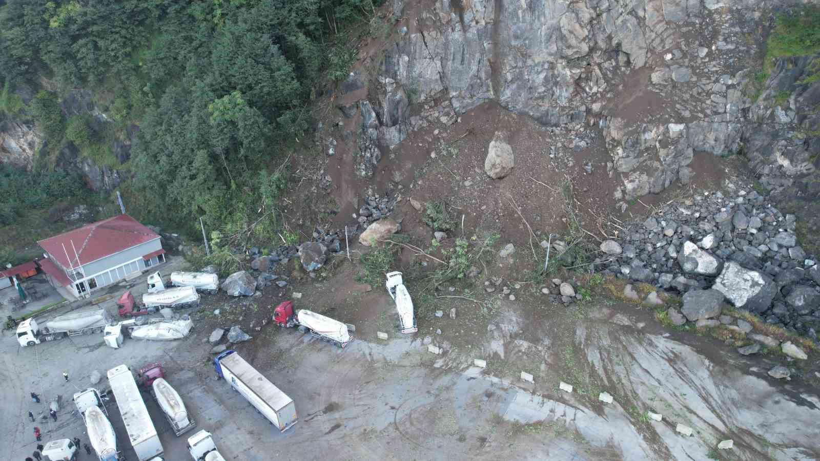 HOPA’DAKİ HEYELAN SONRASI UYARI: DOĞU KARADENİZ’DE RİSK BÜYÜYOR