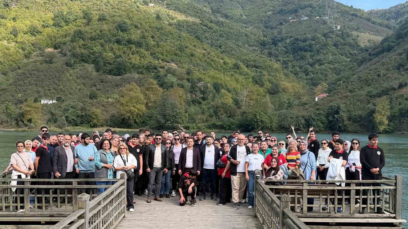 ÖZEL ÖĞRENCİLER AYVACIK’TA DOĞAYLA İÇ İÇE BİR GÜN GEÇİRDİ