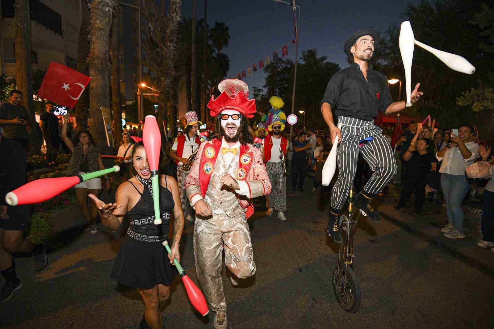 KALEİÇİ’NDE KARNAVAL HAVASI ESTİ