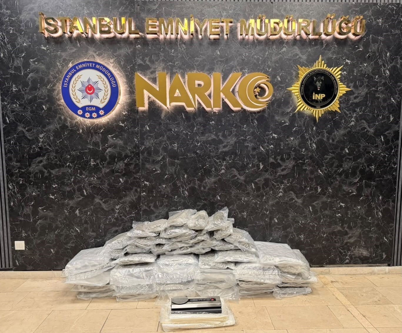 İSTANBUL’DA 57 KİLO 300 GRAM UYUŞTURUCU ELE GEÇİRİLDİ: 4 ŞÜPHELİ YAKALANDI