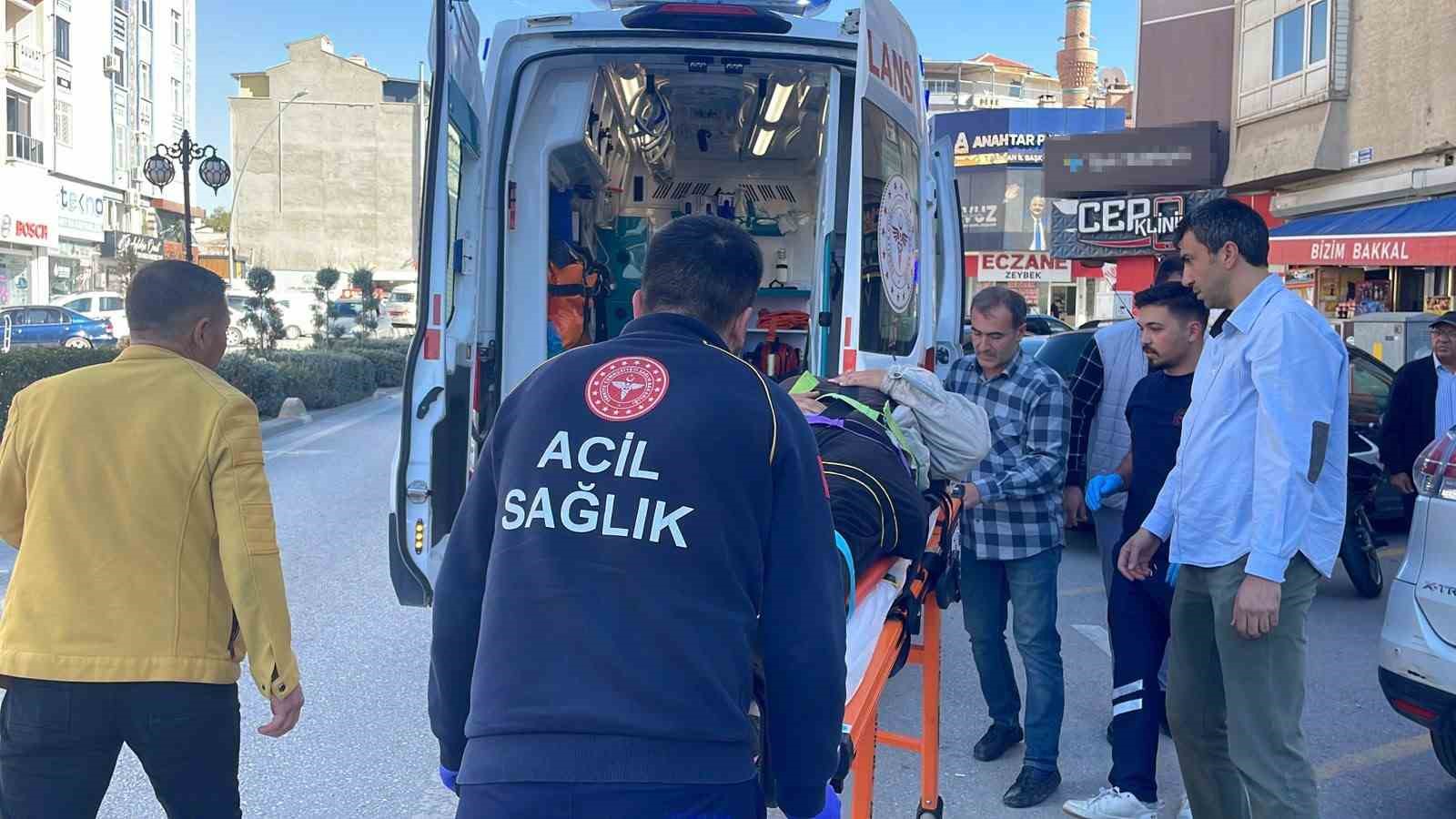 KARAMAN’DA SUV ARACA ARKADAN ÇARPAN MOTOSİKLETİN SÜRÜCÜSÜ YARALANDI