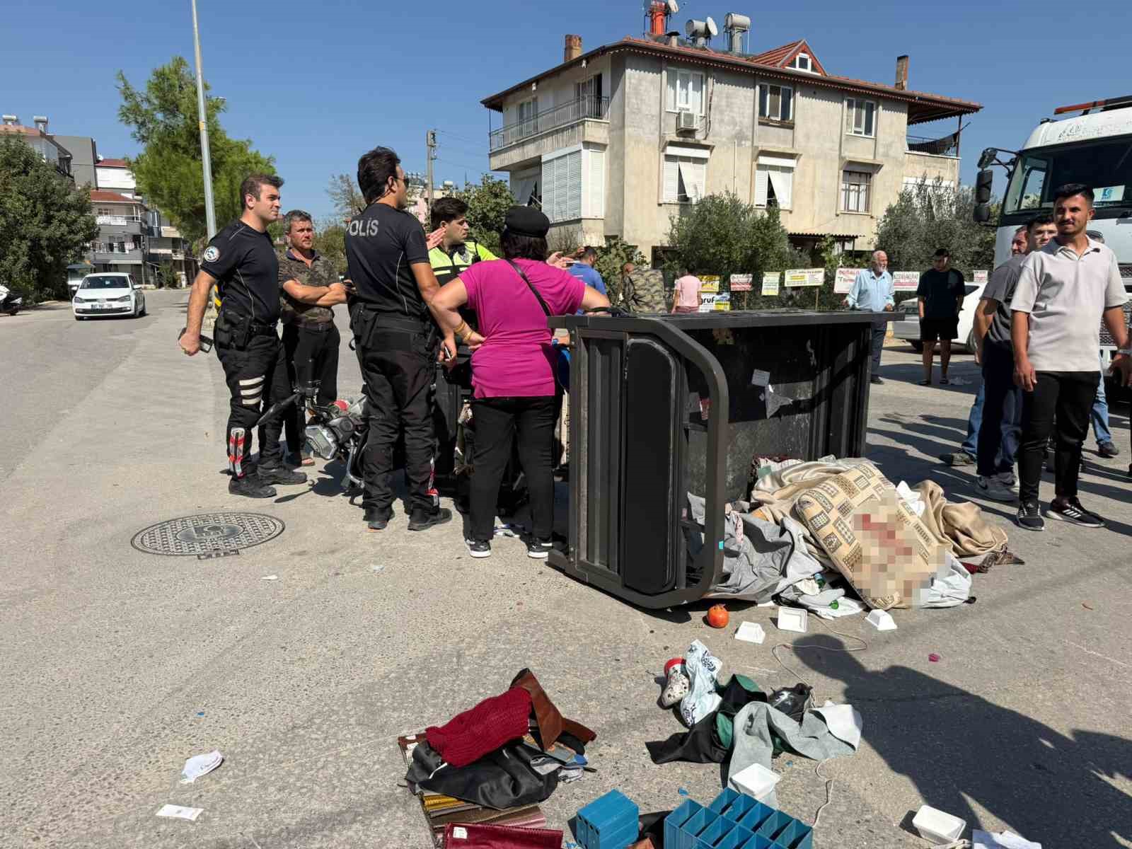 ANTALYA’DA OTOMOBİL İLE ÜÇ TEKERLEKLİ BİSİKLET ÇARPIŞTI: 2 YARALI