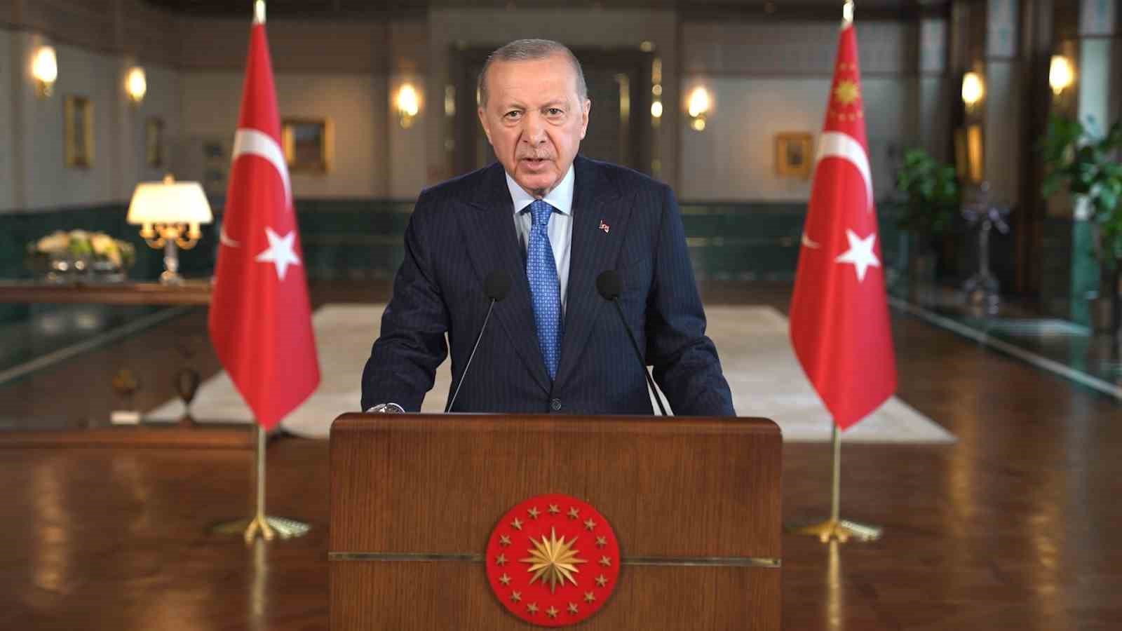 CUMHURBAŞKANI ERDOĞAN: "GURBETİ, İKİNCİ VATAN EYLEYEN KARDEŞLERİMİZ İÇİN YÜKSEK BİR ŞUURLA ÇALIŞAN TÜM SİVİL TOPLUM KURULUŞLARIMIZA ŞÜKRANLARIMI İLETİYORUM"
