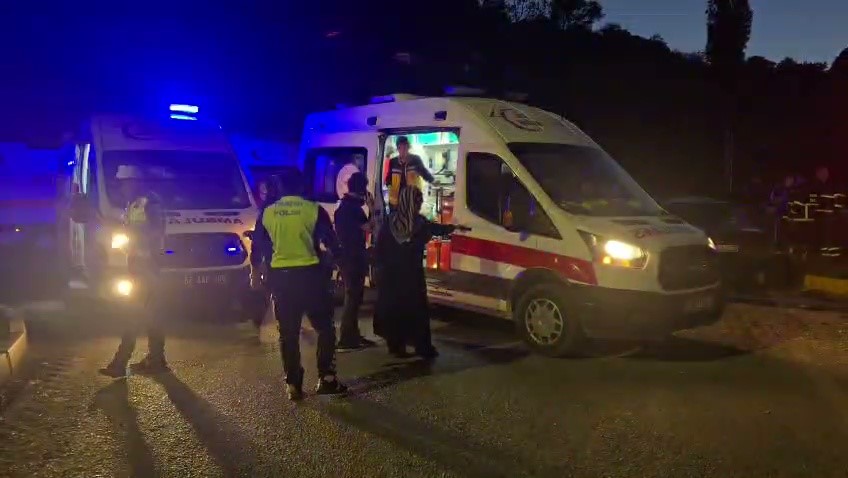 ZONGULDAK’TA İKİ ARAÇ KAVŞAKTA ÇARPIŞTI: 6 YARALI