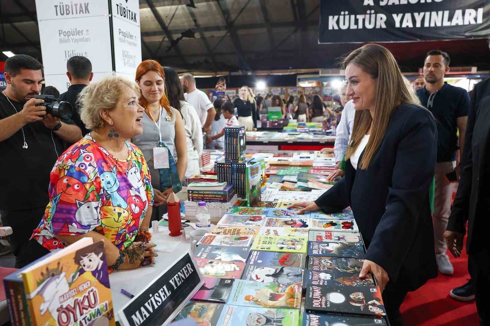 16. ANTALYA KİTAP FUARI’NDA 67 YAZAR KİTAPLARINI İMZALADI