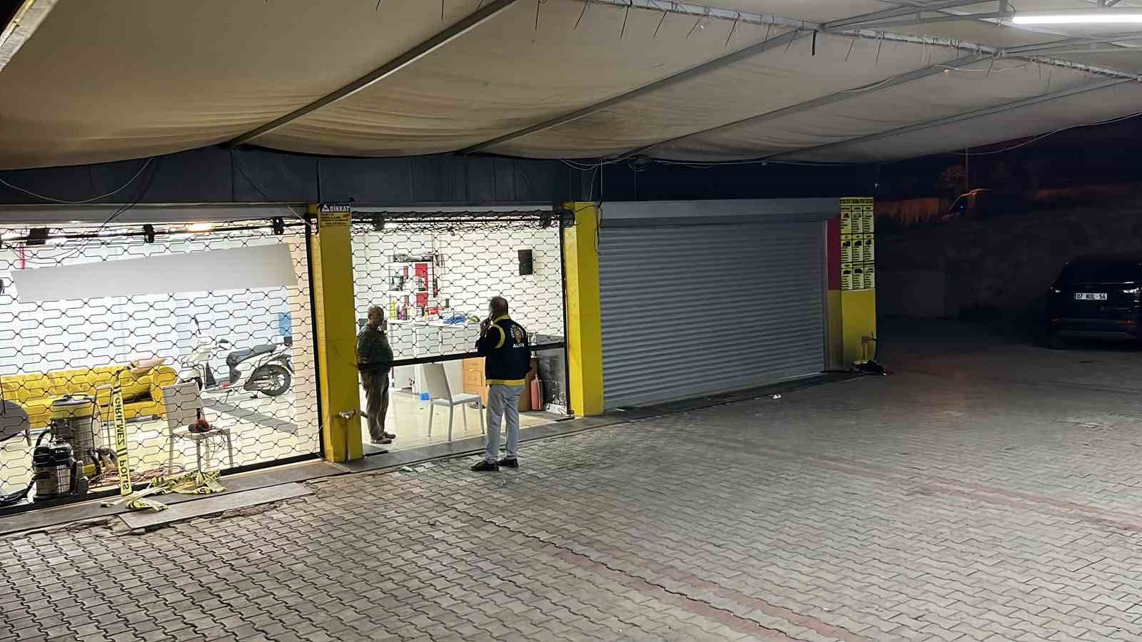 ANTALYA’DA OTO YIKAMACIDA SİLAHLI KAVGA: 1 ÖLÜ, 2 YARALI