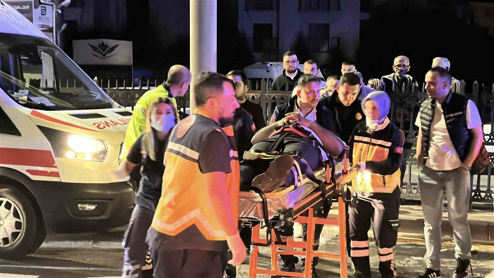 GECE SAATLERİNDE 3 ARAÇLIK ZİNCİRLEME KAZA: 4 YARALI