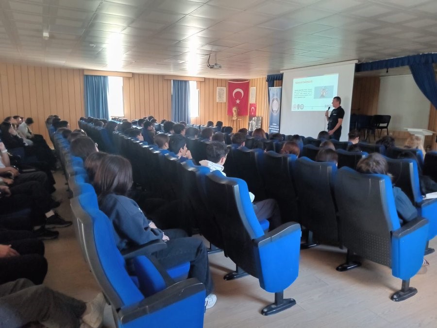 ESKİŞEHİR’DE SİBERAY’DAN GENÇLERE SİBER GÜVENLİK EĞİTİMİ: 530 ÖĞRENCİ VE ÖĞRETMENE ULAŞILDI