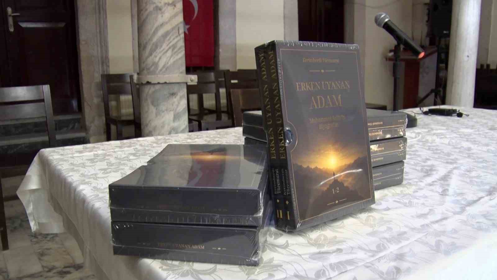 ÖZBEKİSTAN HALK HAREKETİ LİDERİ MUHAMMED SALİH’İN BİYOGRAFİSİ İSTANBUL’DA TANITILDI