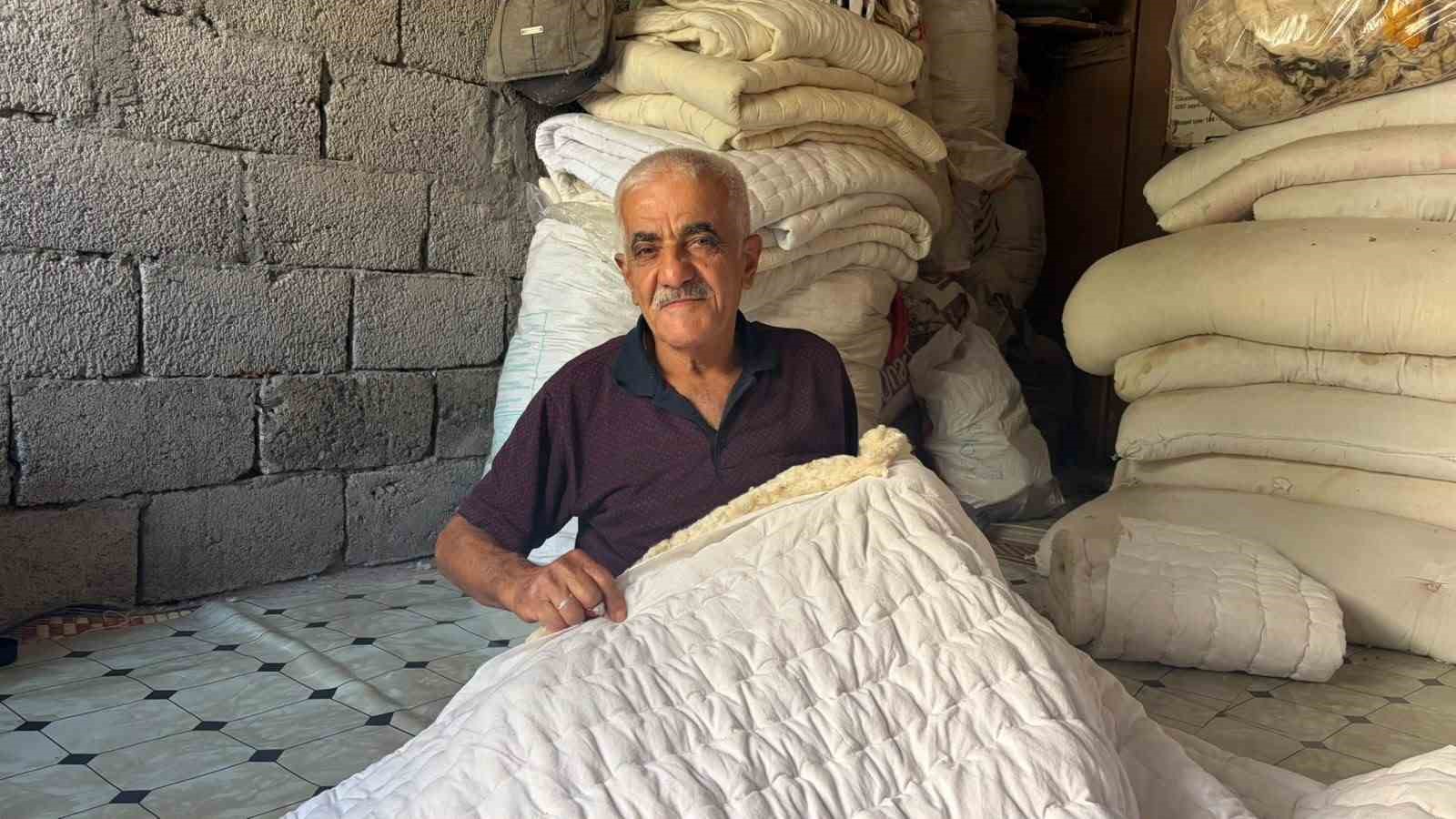 OSMANİYE’DE 54 YILDIR YORGANLARA İLMEK İLMEK EMEK İŞLİYOR