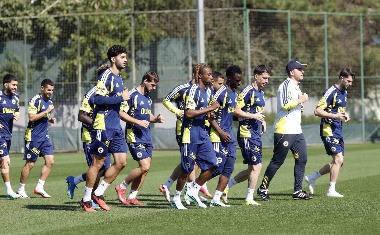FENERBAHÇE, ASTON VİLLA MAÇI HAZIRLIKLARINA BAŞLADI