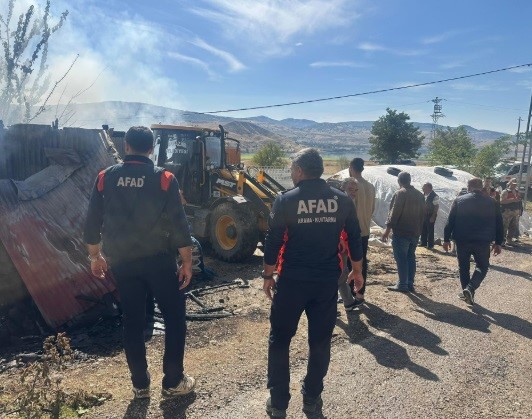TUNCELİ’DE AHIR YANGINI BÜYÜMEDEN SÖNDÜRÜLDÜ