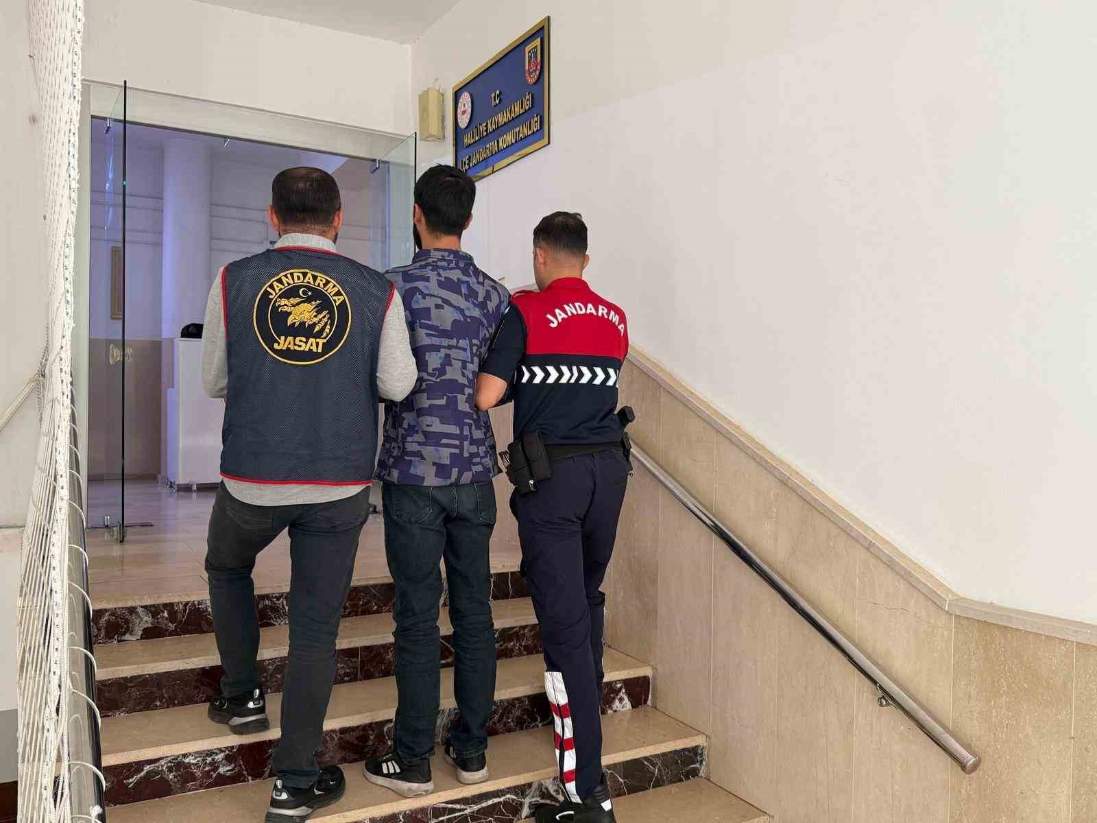 ŞANLIURFA’DA 5 YIL KESİNLEŞMİŞ HAPİS CEZASI BULUNAN HÜKÜMLÜ YAKALANDI