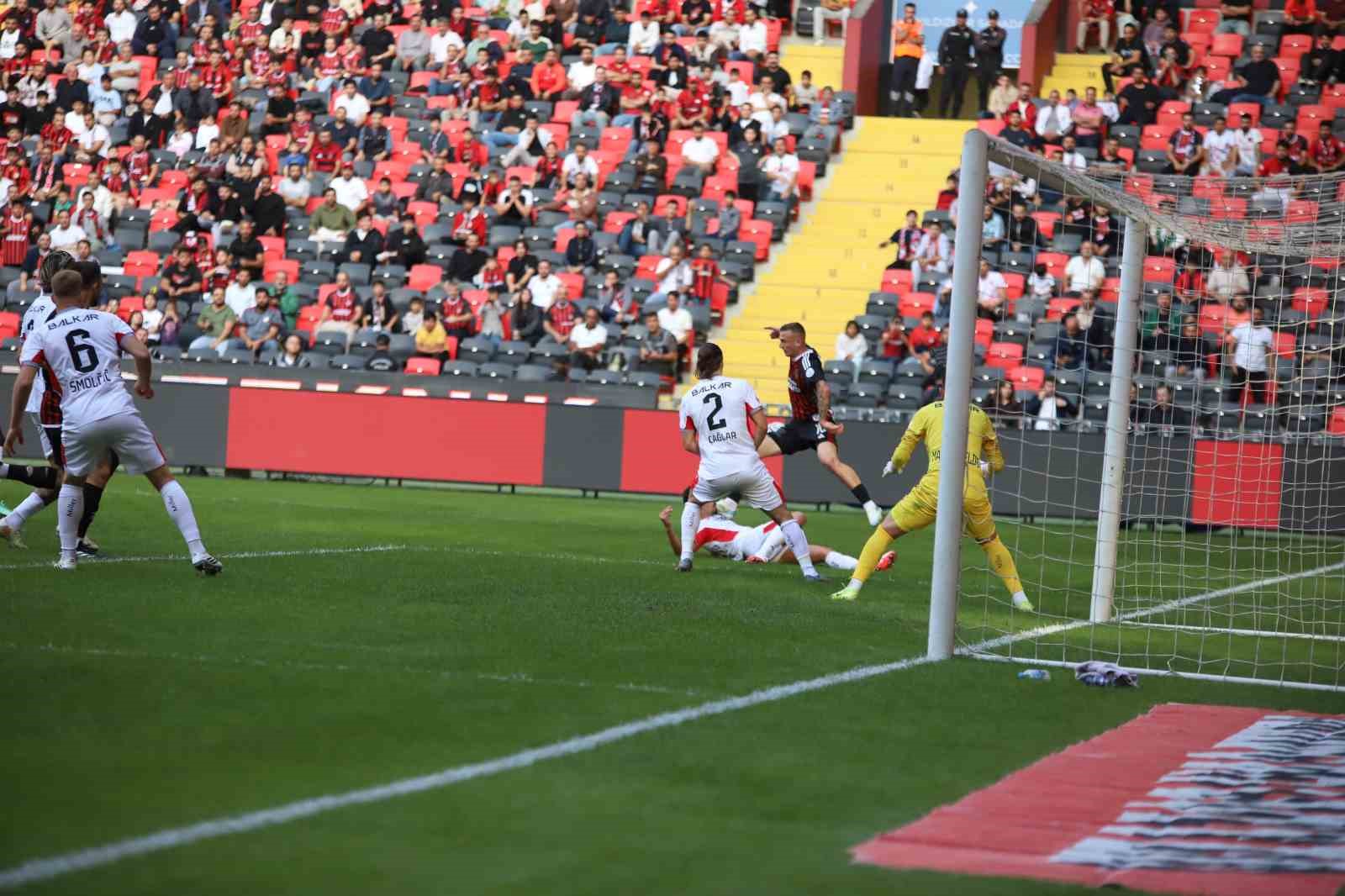 TRENDYOL SÜPER LİG: GAZİANTEP FK: 0 - ÇORUM FK: 1 (İLK YARI)