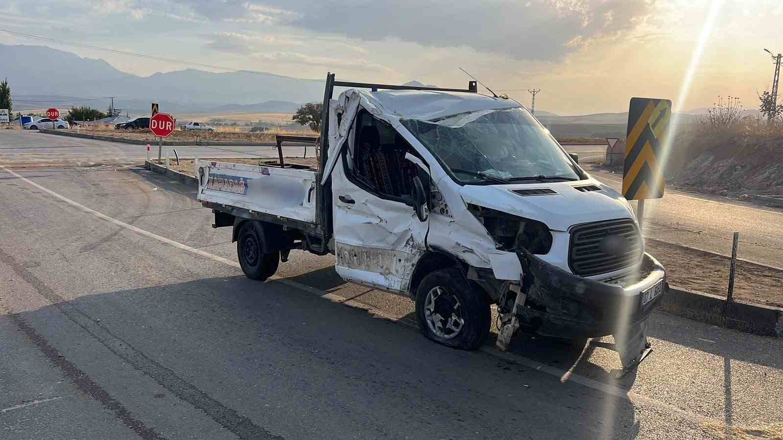 MHP’Lİ MİLLETVEKİLİ VE İL BAŞKANININ KONVOYUNDA KAZA: 1 ÖLÜ, 7 YARALI