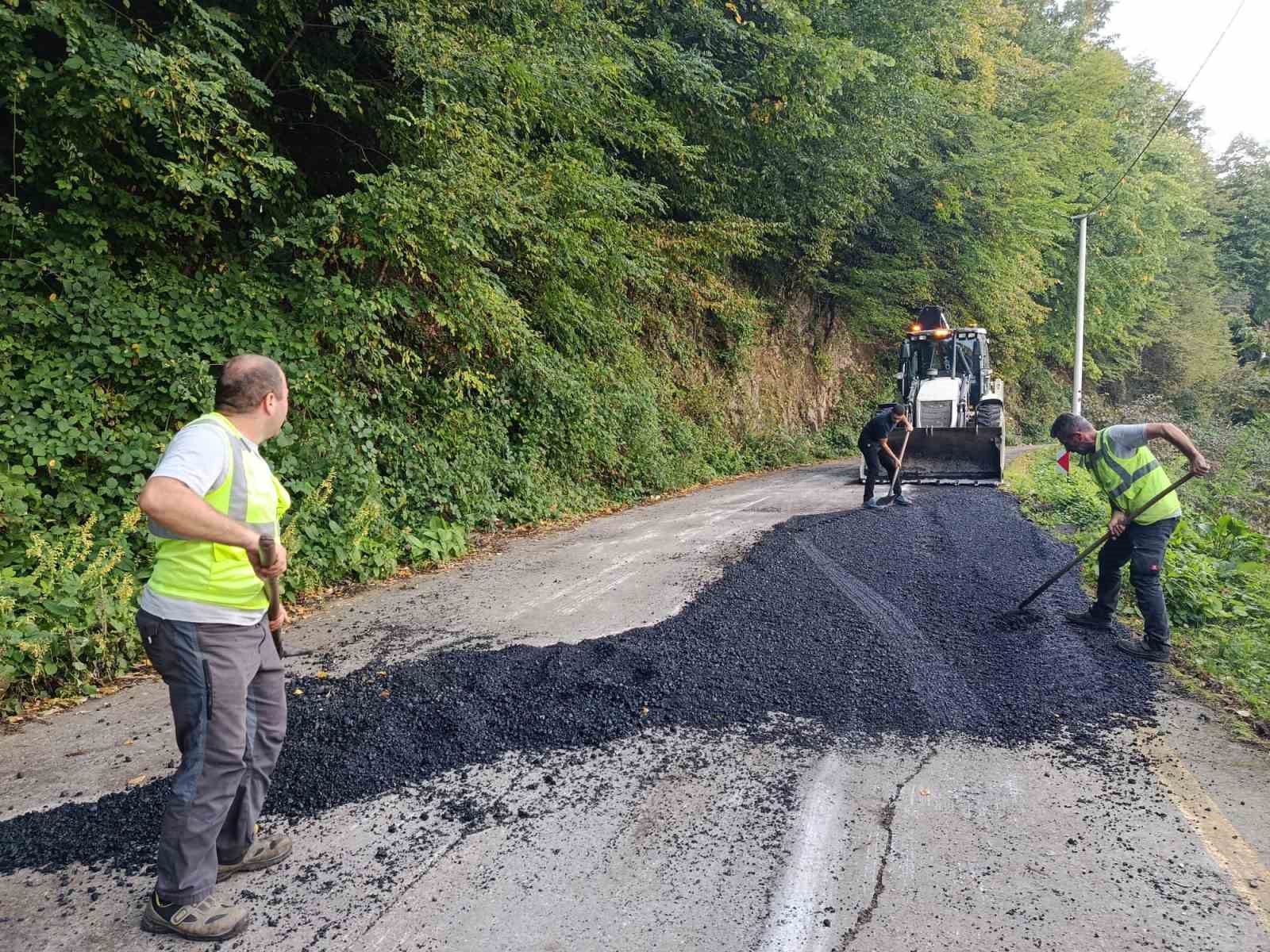 GÖLYAKA’DA KÖY YOLLARINDA KIŞ HAZIRLIĞI