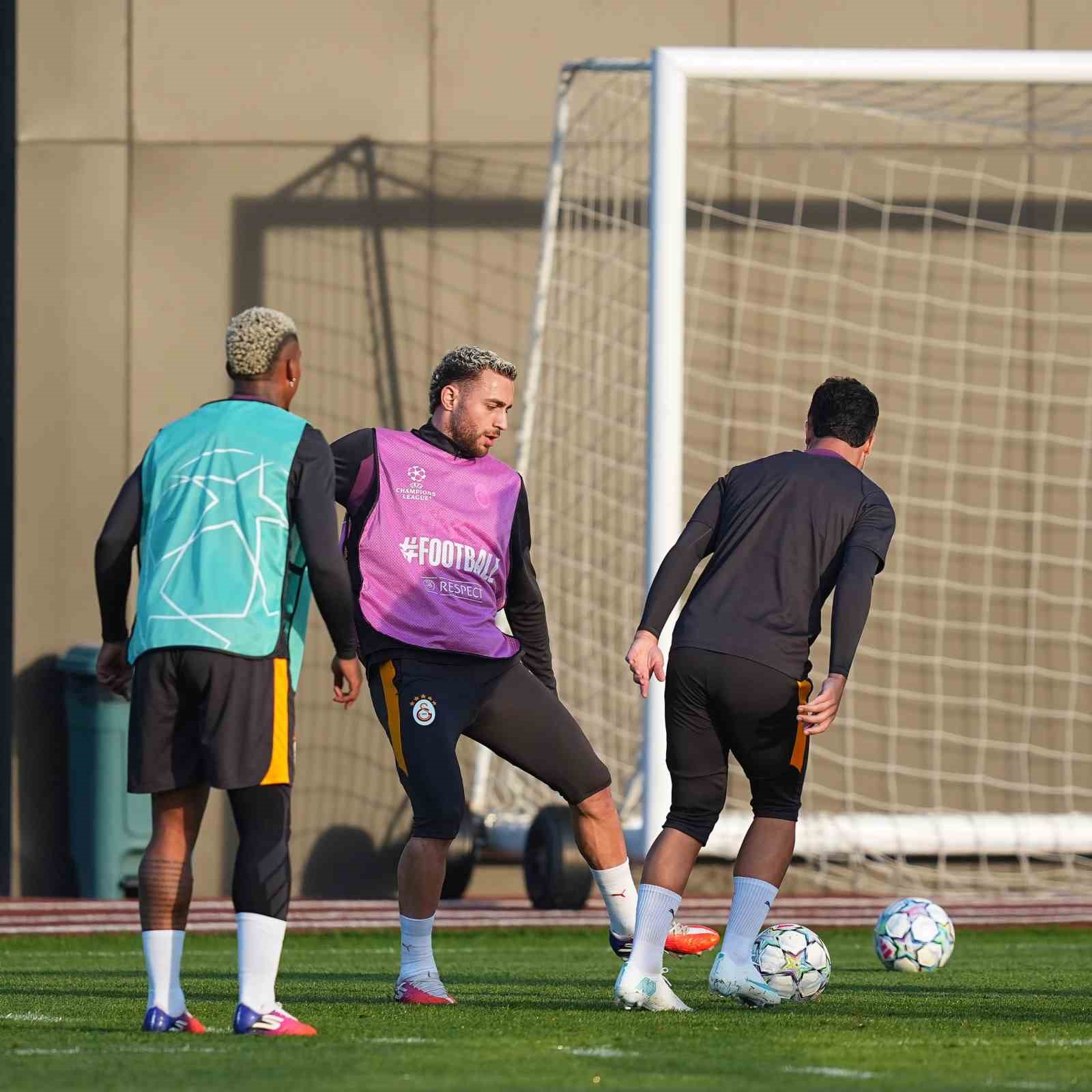 GALATASARAY, BARCELONA MAÇI HAZIRLIKLARINA DEVAM ETTİ