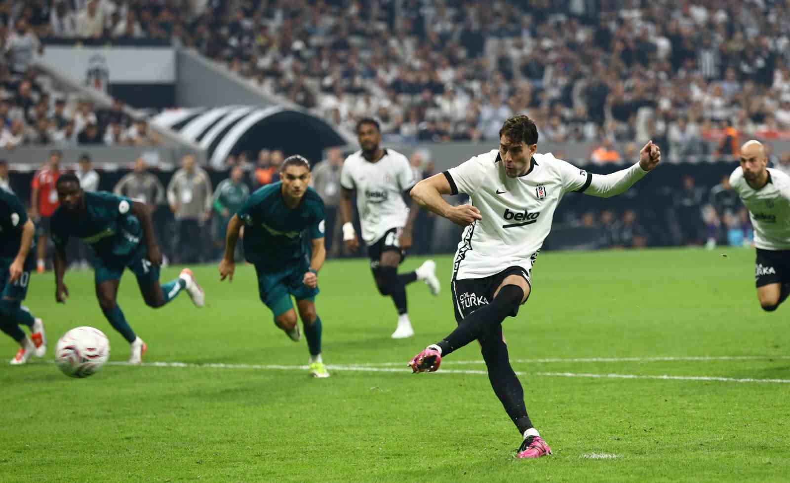 DUSAN VLAHOVİC GOLLERİNE DEVAM EDİYOR