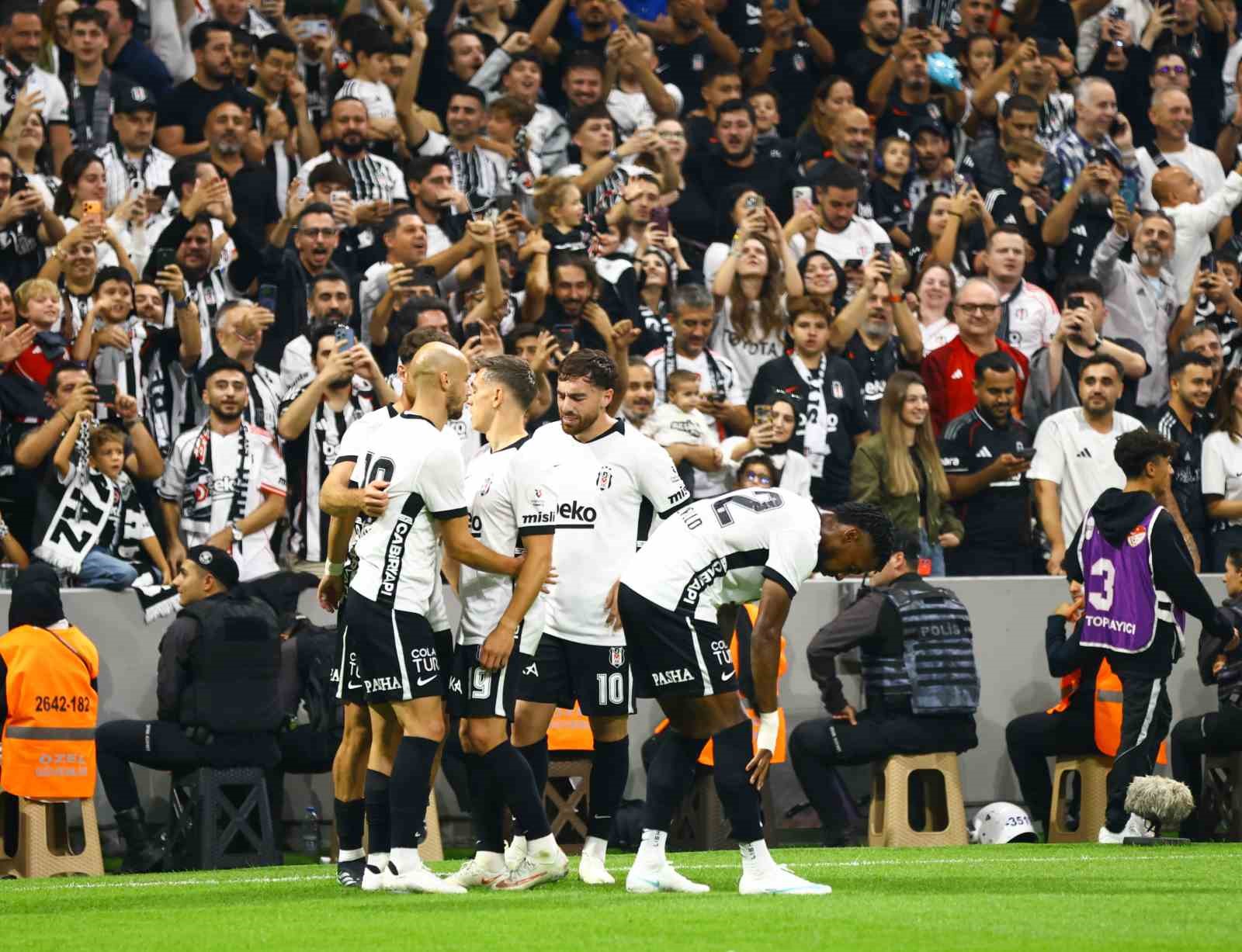 BEŞİKTAŞ’IN EVİNDEKİ YENİLMEZLİK SERİSİ 8 MAÇA ÇIKTI