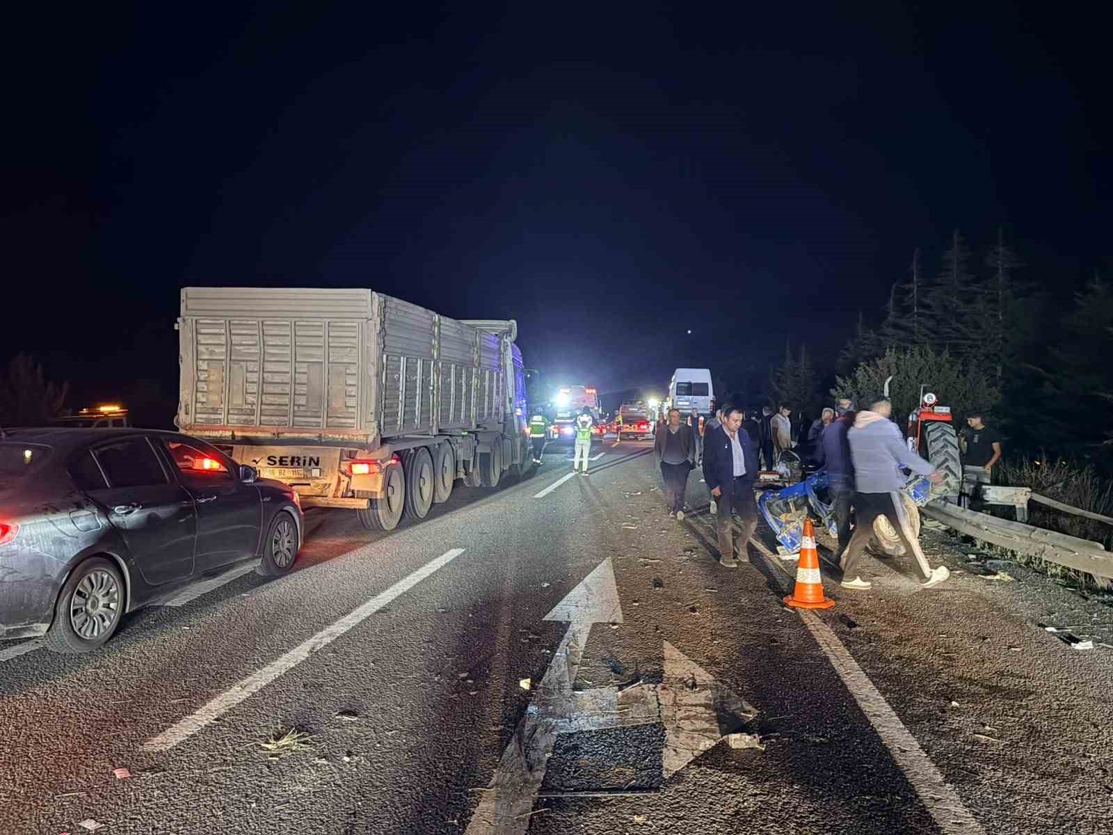 KÜTAHYA’DA ZİNCİRLEME TRAFİK KAZASI: 7 YARALI