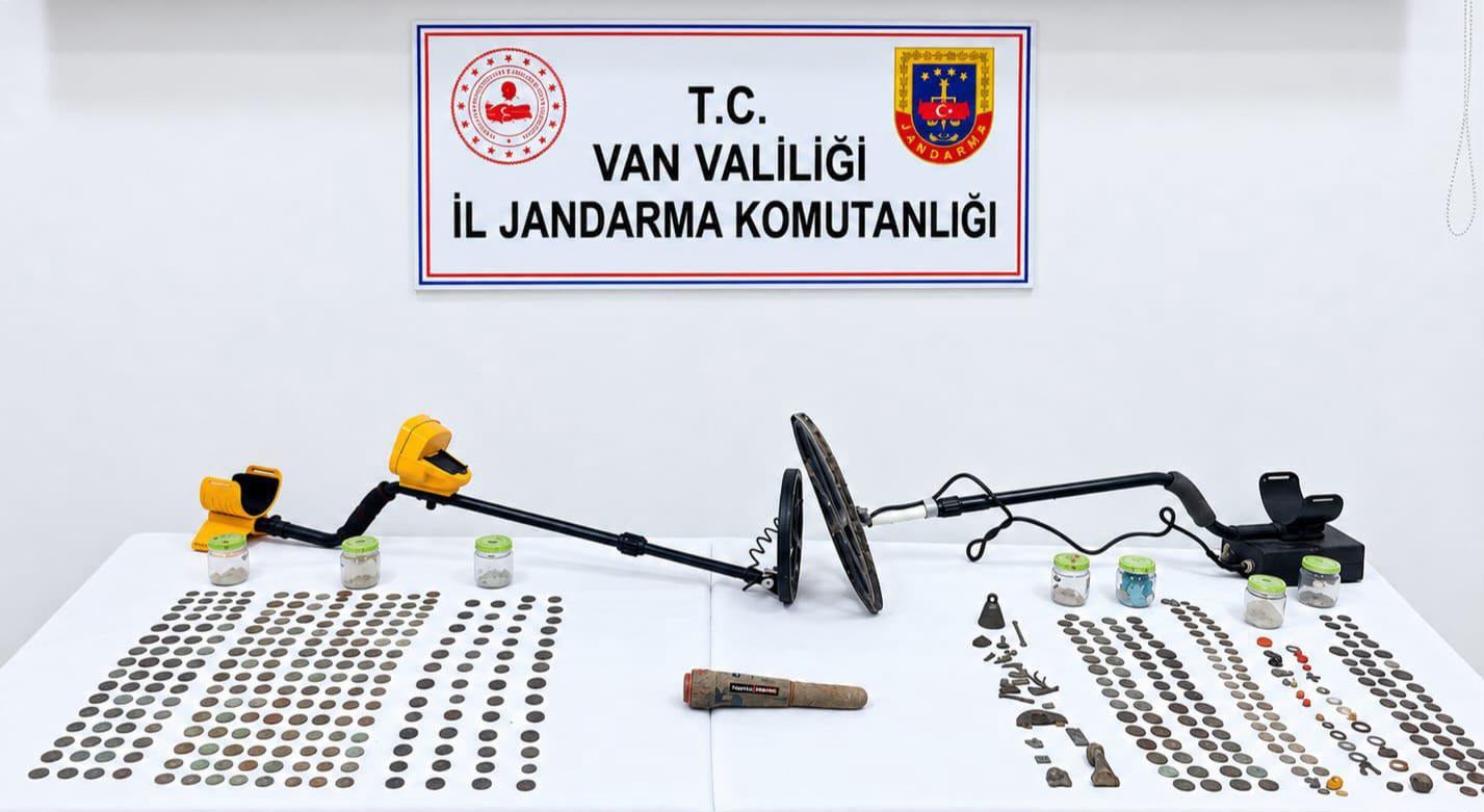 ÇALDIRAN’DA ROMA DÖNEMİNE AİT 529 ADET SİKKE ELE GEÇİRİLDİ