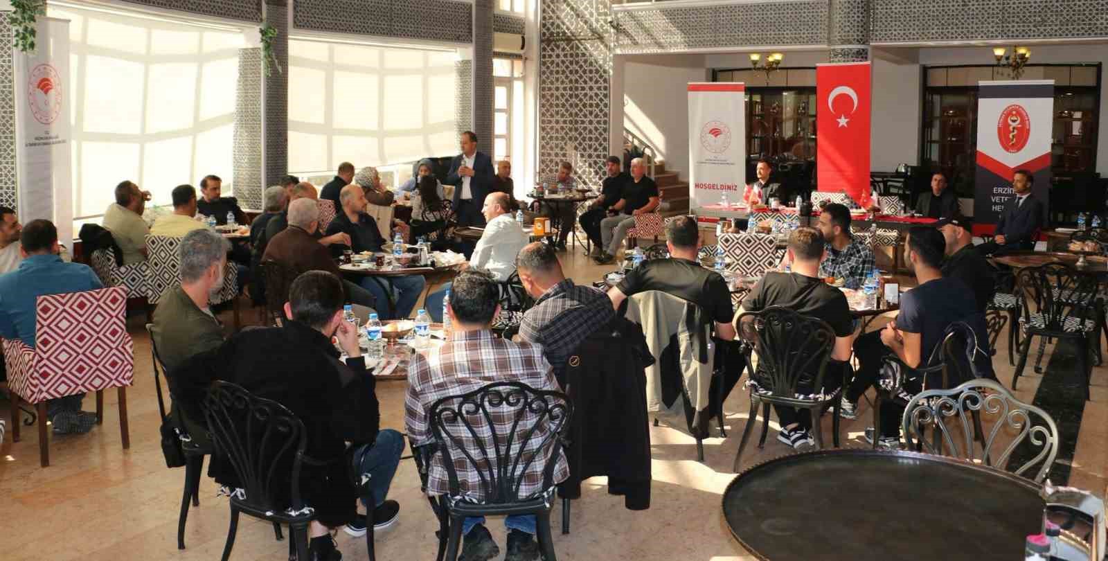 ERZİNCAN’DA VETERİNER HEKİMLERLE İSTİŞARE TOPLANTISI DÜZENLENDİ