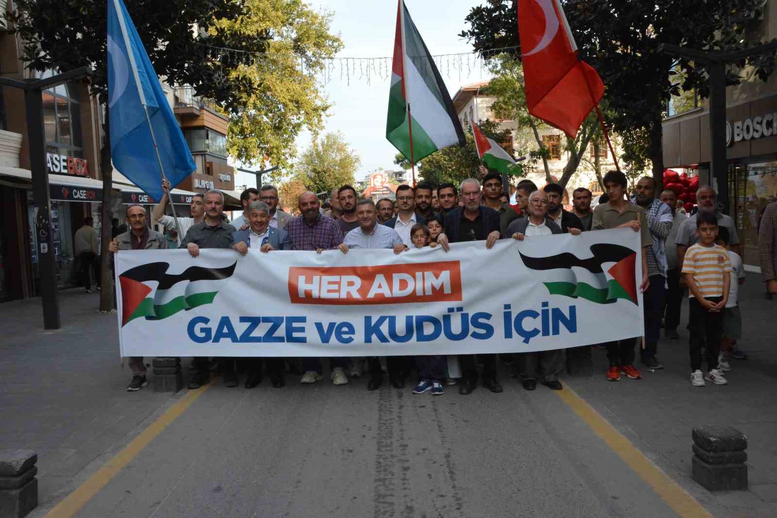 BALIKESİR’DE GAZZE VE KUDÜS İÇİN YÜRÜYÜŞ DÜZENLENDİ