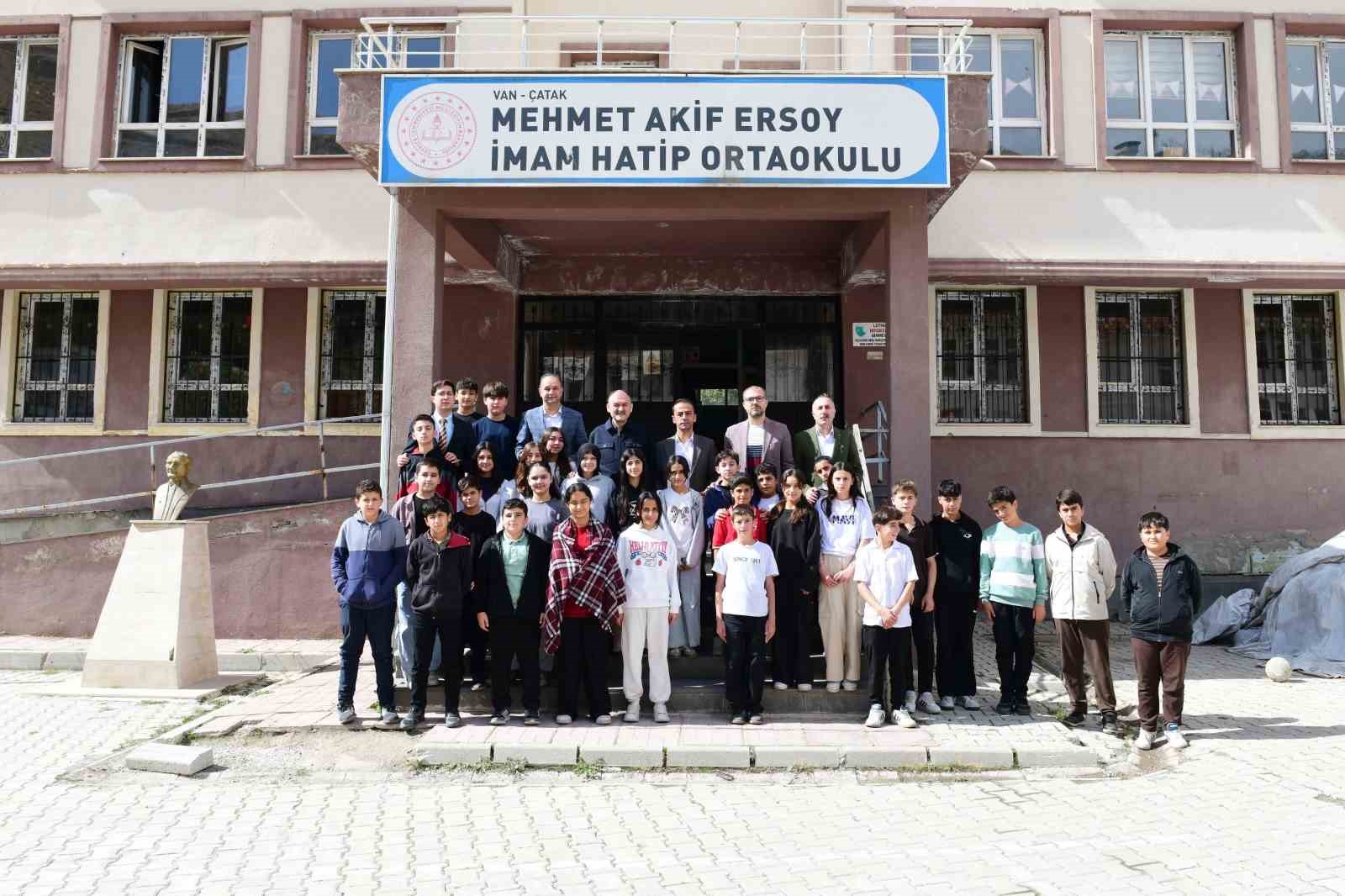 İL MİLLİ EĞİTİM MÜDÜRÜ ÇANDIROĞLU’NDAN ÇATAK’A ZİYARET
