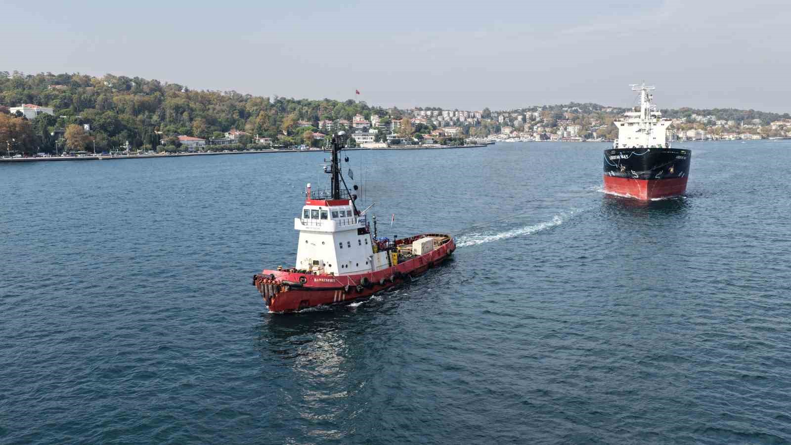 KARADENİZ’DE VURULAN İKİ GEMİ İSTANBUL BOĞAZI’NDAN GEÇTİ