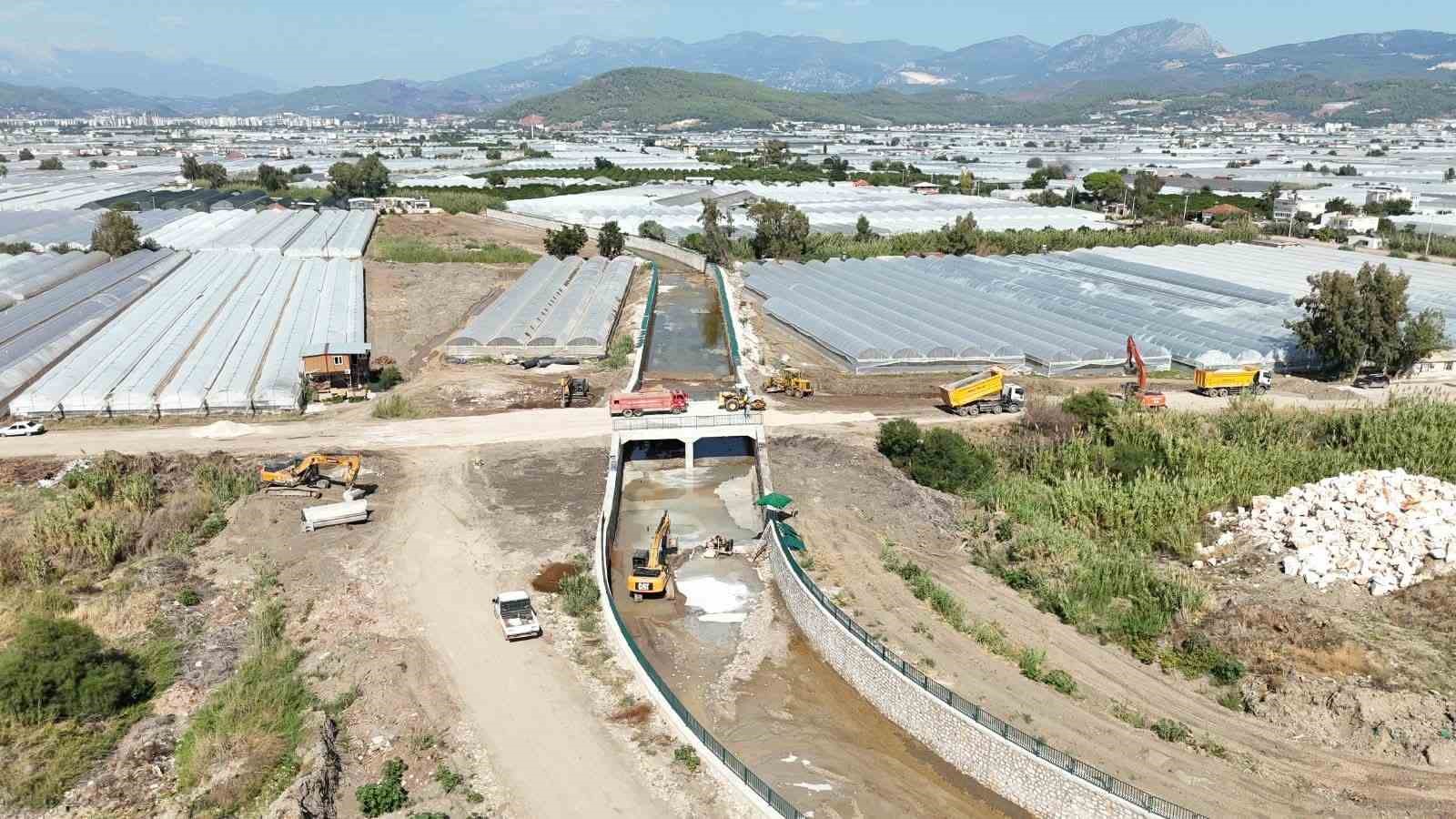 KUMLUCA’DA SEL VE TAŞKINLARA KARŞI YAPILAN PROJENİN YÜZDE 20’Sİ TAMAMLANDI