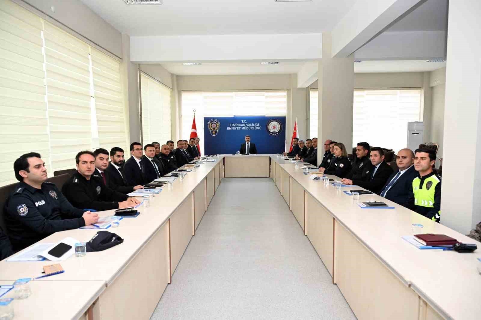 EMNİYET MÜDÜRÜ DOKÖZ, BİRİM AMİRLERİYLE TOPLANTI YAPTI