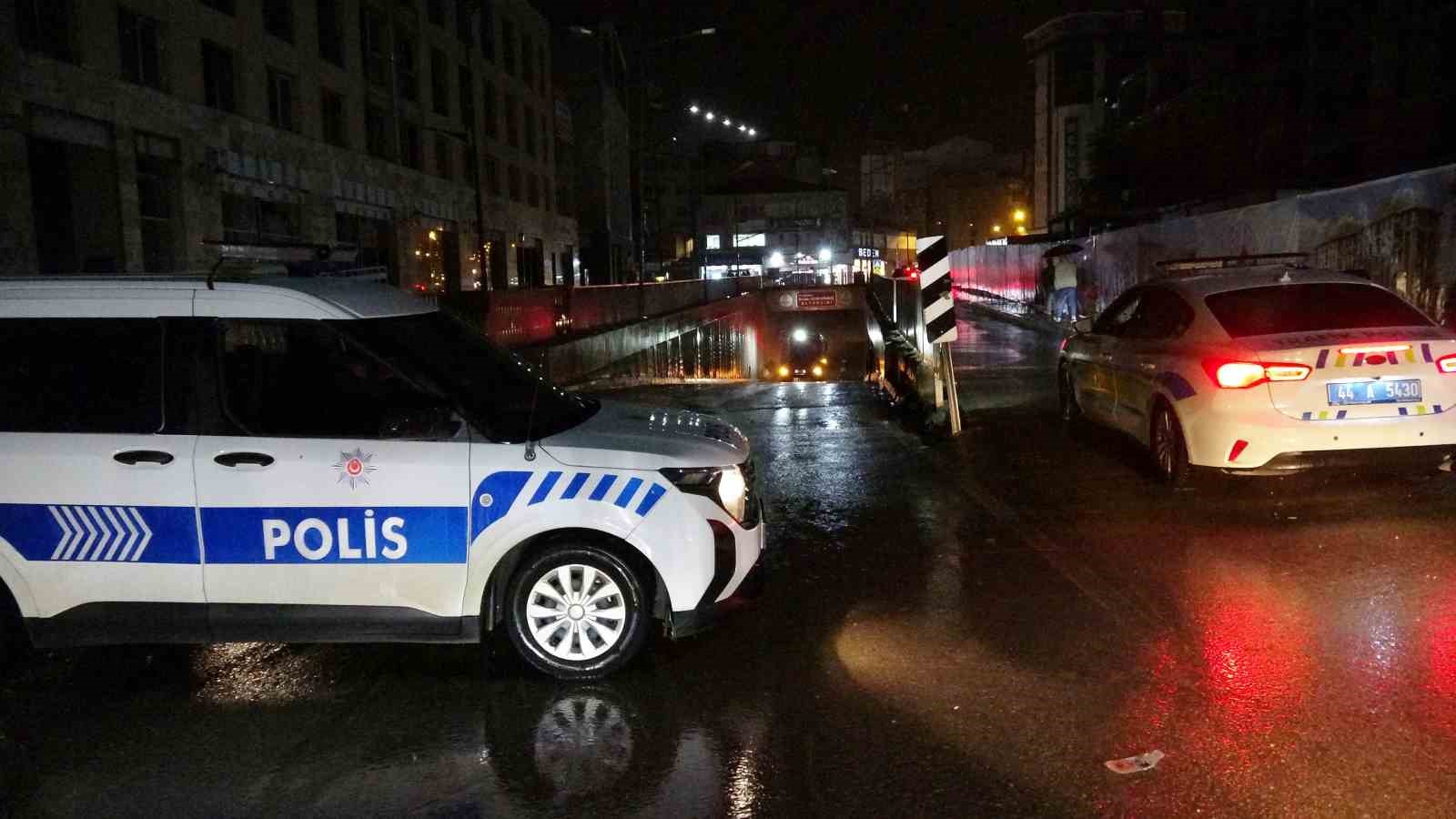 MALATYA’DA SAĞANAK YAĞIŞ NEDENİYLE ALTGEÇİT KAPATILDI