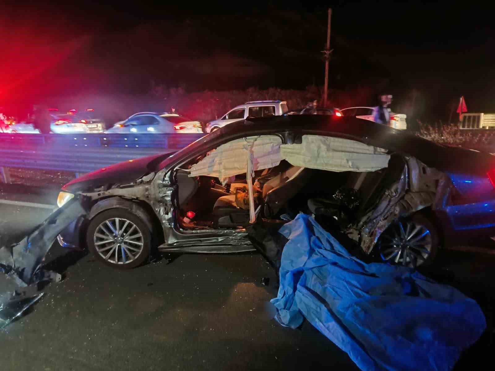 BİNGÖL’DE OTOMOBİL BARİYERE ÇARPTI: 2 ÖLÜ, 2 YARALI