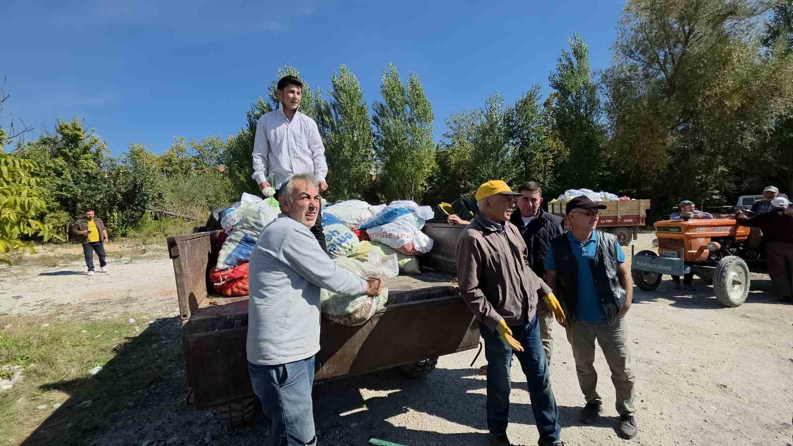 DOMANİÇLİ CEVİZ ÜRETİCİLERİ DESTEK BEKLİYOR