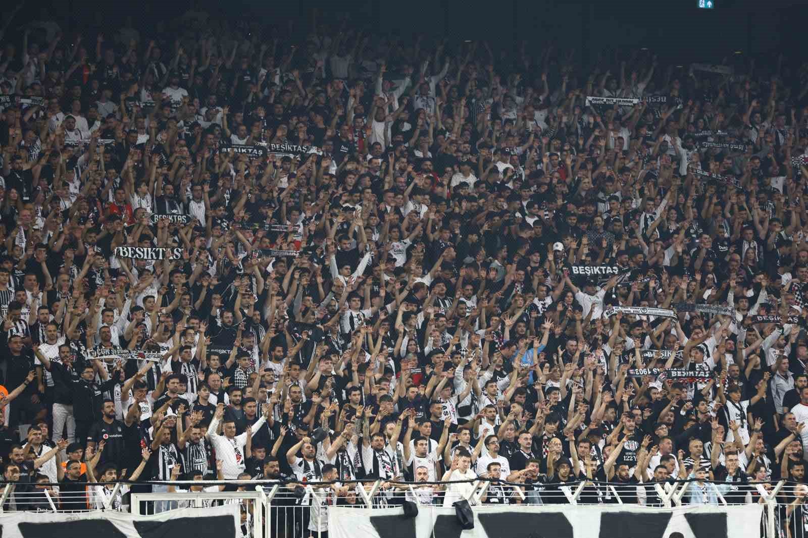 BEŞİKTAŞ’TAN TRABZONSPOR’UN DEPLASMAN YASAĞI KALDIRILSIN PAYLAŞIMINA DESTEK