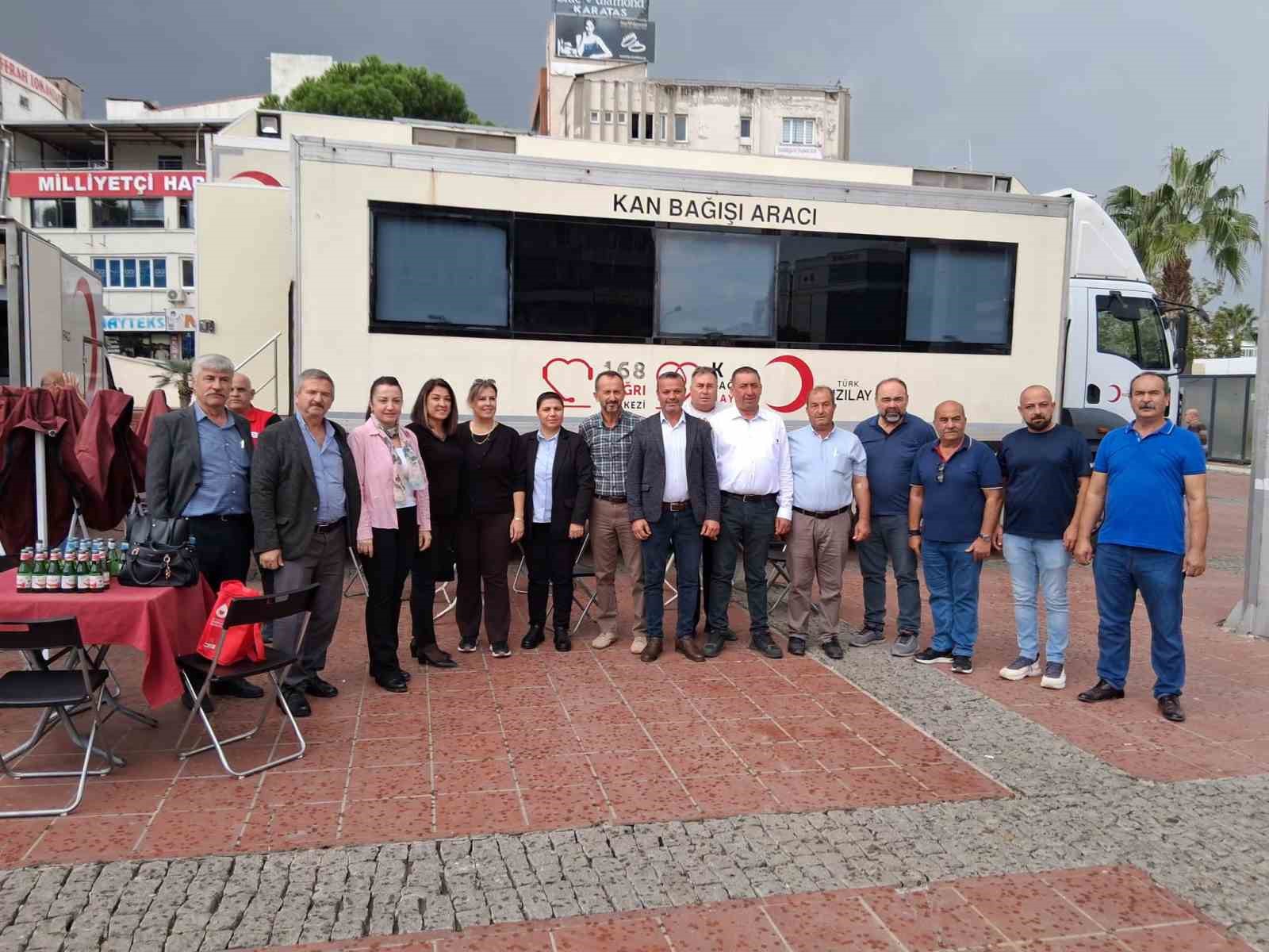 ALİAĞALI MUHTARLARDAN KIZILAY’A KAN BAĞIŞI