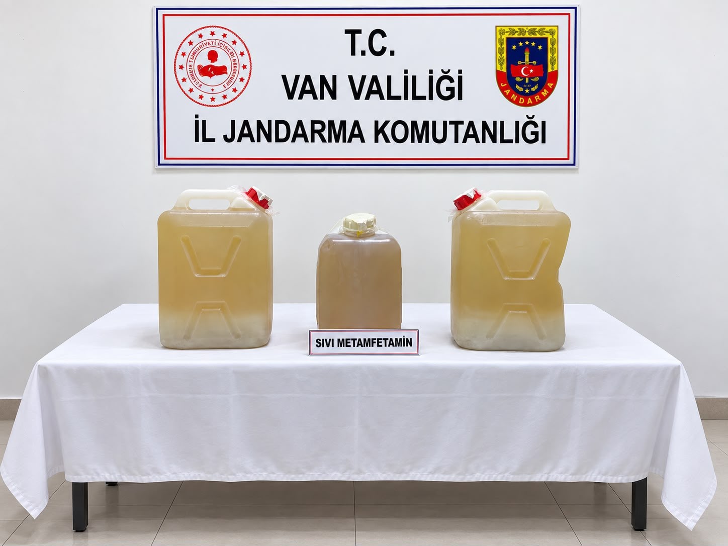 VAN’DA 34 KİLO SIVI METAMFETAMİN ELE GEÇİRİLDİ