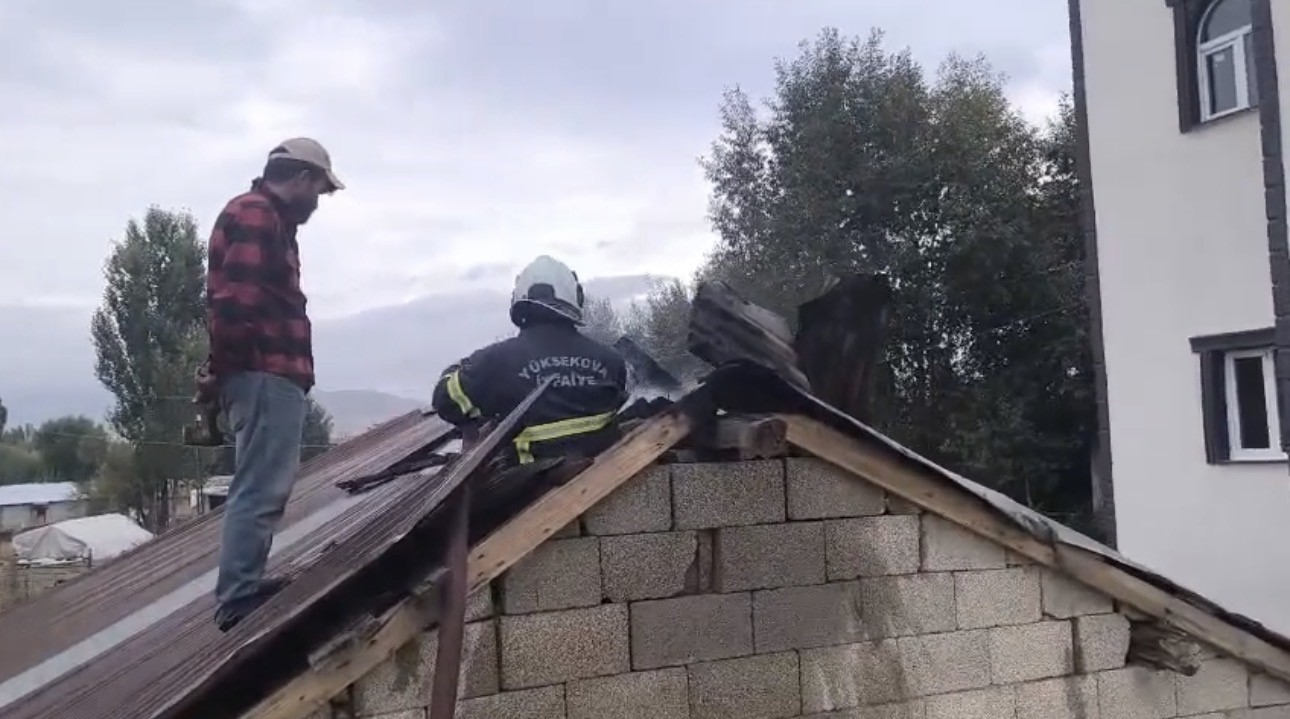 YÜKSEKOVA’DA TANDIR EVİNDE ÇIKAN YANGIN SÖNDÜRÜLDÜ