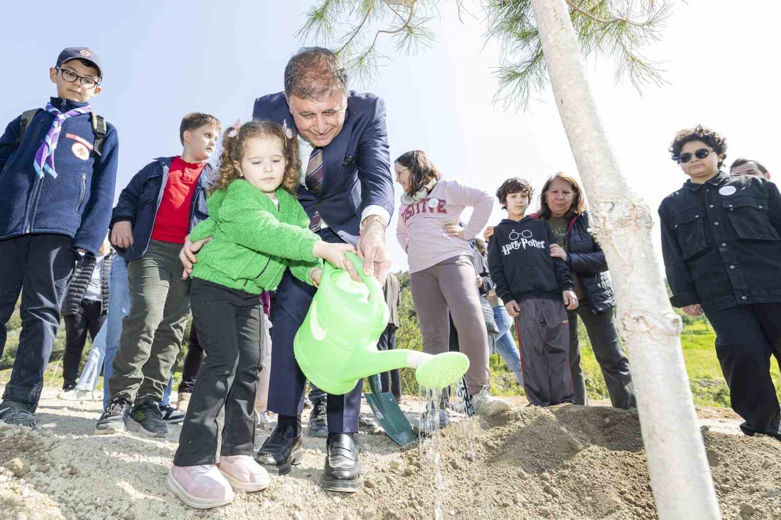 İZMİR’DE HAFRİYAT TOPRAĞINA DOĞA DOSTU YÖNETİM